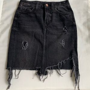 DENIM & DENIM SIZE 2 black distressed jeans skirt